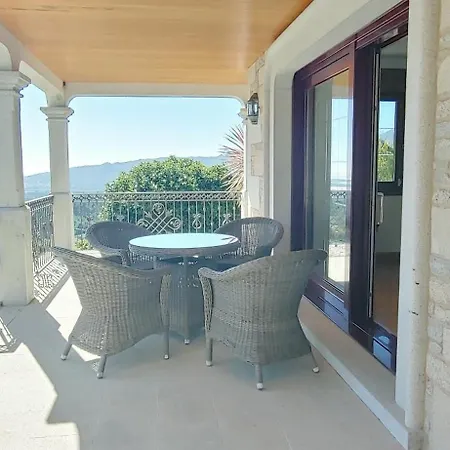 A Do Luis Villa